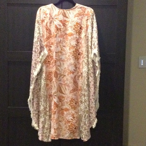 NWT GiGiO Fringed Peach/Brow Lg & Sm Floral Kimono - Picture 6 of 6